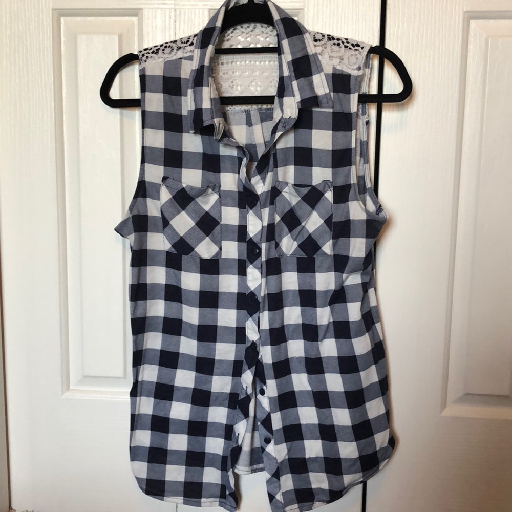 Cute flannel tank blouse w pockets and lace design